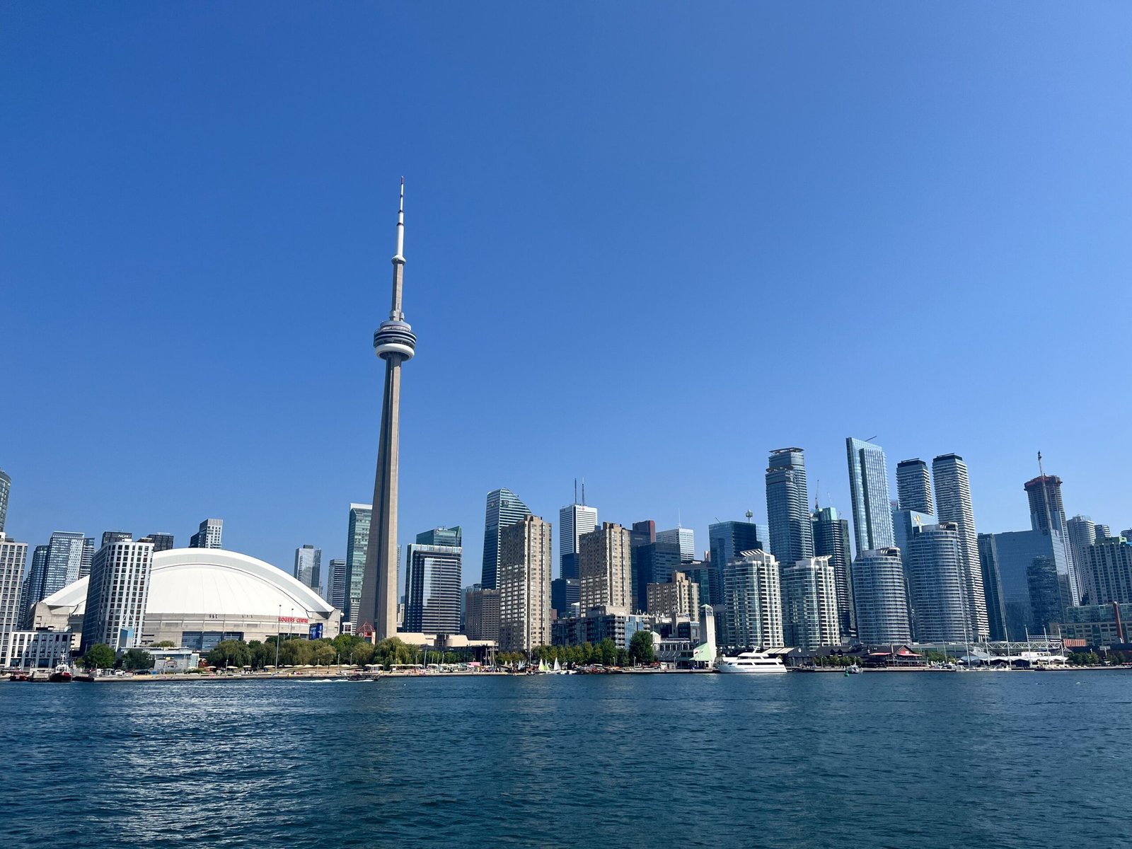 Toronto skyline from the water featuring the CN Tower and downtown skyscrapers.