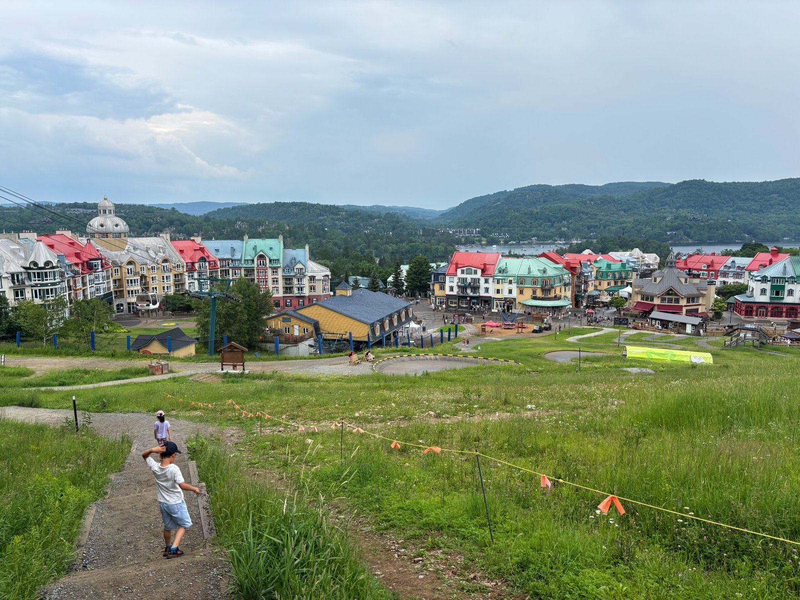The final stretch of the Les Ruisseaux Loop descends gently back toward the vibrant village center.